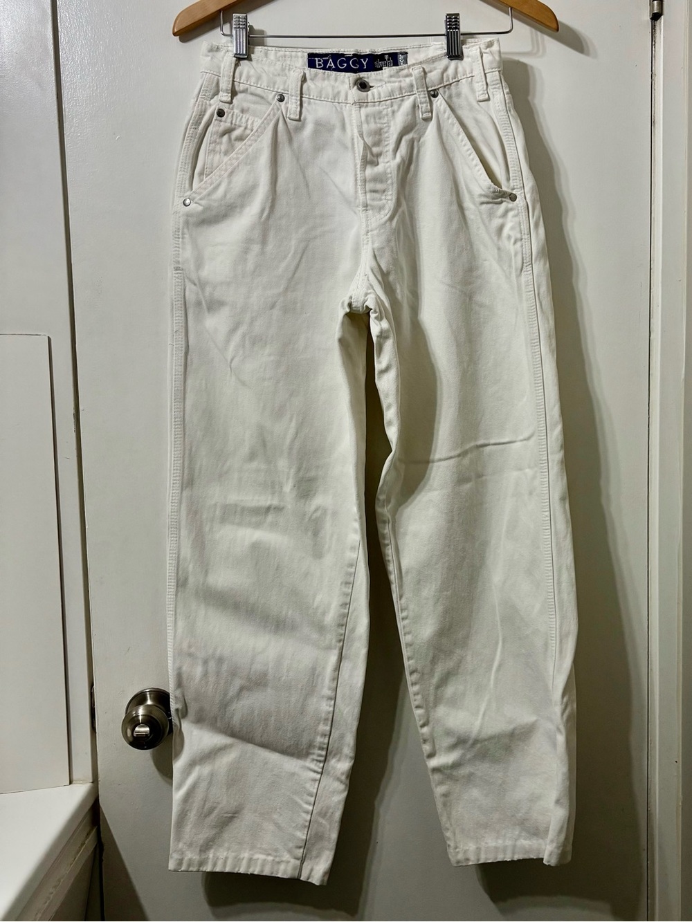 Levis Baggy SilverTab White Jeans
